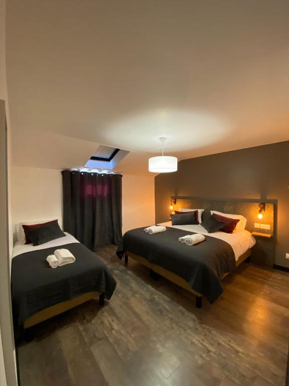 Chambre avec un lit une place et un lit deux places